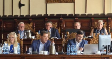 Sesja absolutoryjna w Chojnicach. Heheszki burmistrzów i PiS-owskie obyczaje