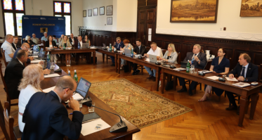 Rada Powiatu. Sprintem przez uchwały