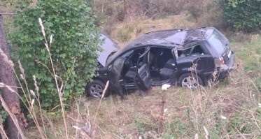Samochód zjechał do nasypu! Jedna osoba w szpitalu