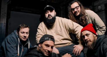 Grota zabrzmi lokalnie