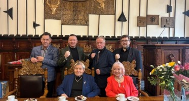 Nestor chojnickiego boksu odebrał medal w ratuszu