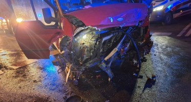 Zderzenie busa z osobówką na skrzyżowaniu Żeromskiego i Zapolskiej