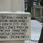 Pomnik na skwerze pzy ulicach Gdańskiej i Wysokiej odsłonięto 1.9.1959 roku.