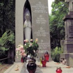 Nagrobek Izabeli Jarugi - Nowackiej na Cmentarzu Powązkowskim