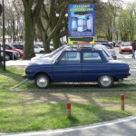 Parking w Parku nadal upiększa mobilna reklama na Zaporożcu.